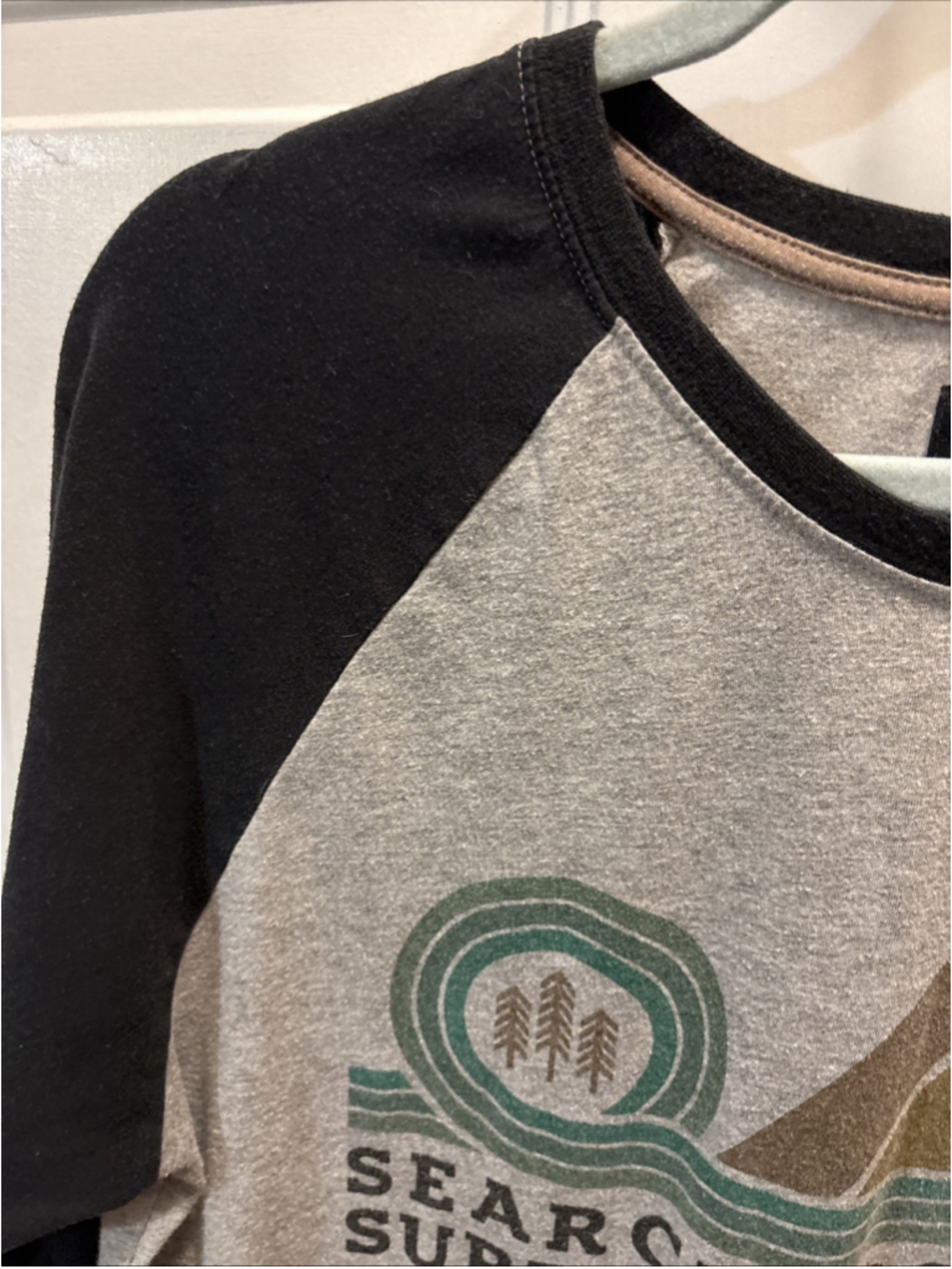 hippy tree long sleeve Gray/black Tee Mountains/pine Trees L.argue.  1002 - Picture 6 of 8
